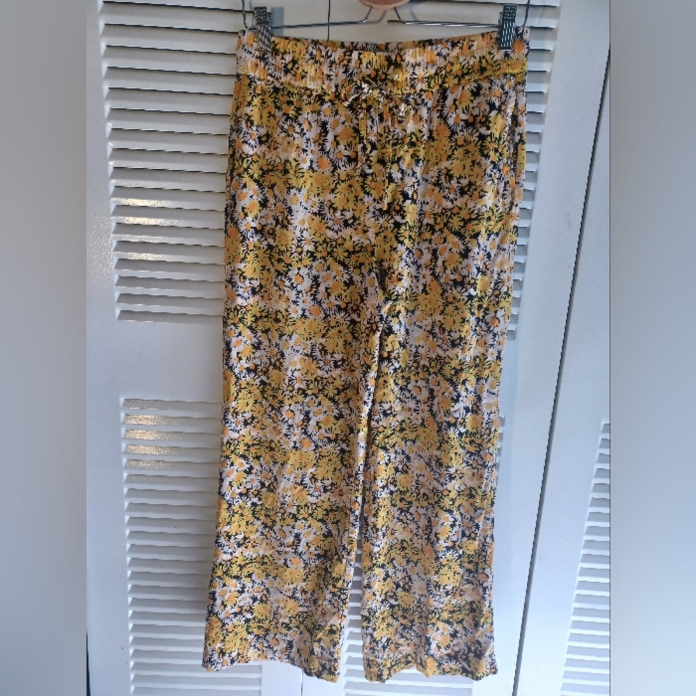 Urban Outfitters flower Drawstring Pants Size Medium cozy chill.comfy